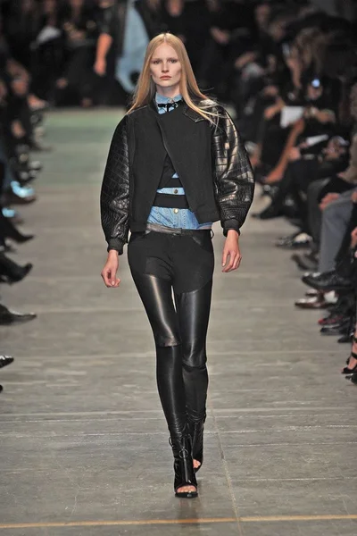 Look 28